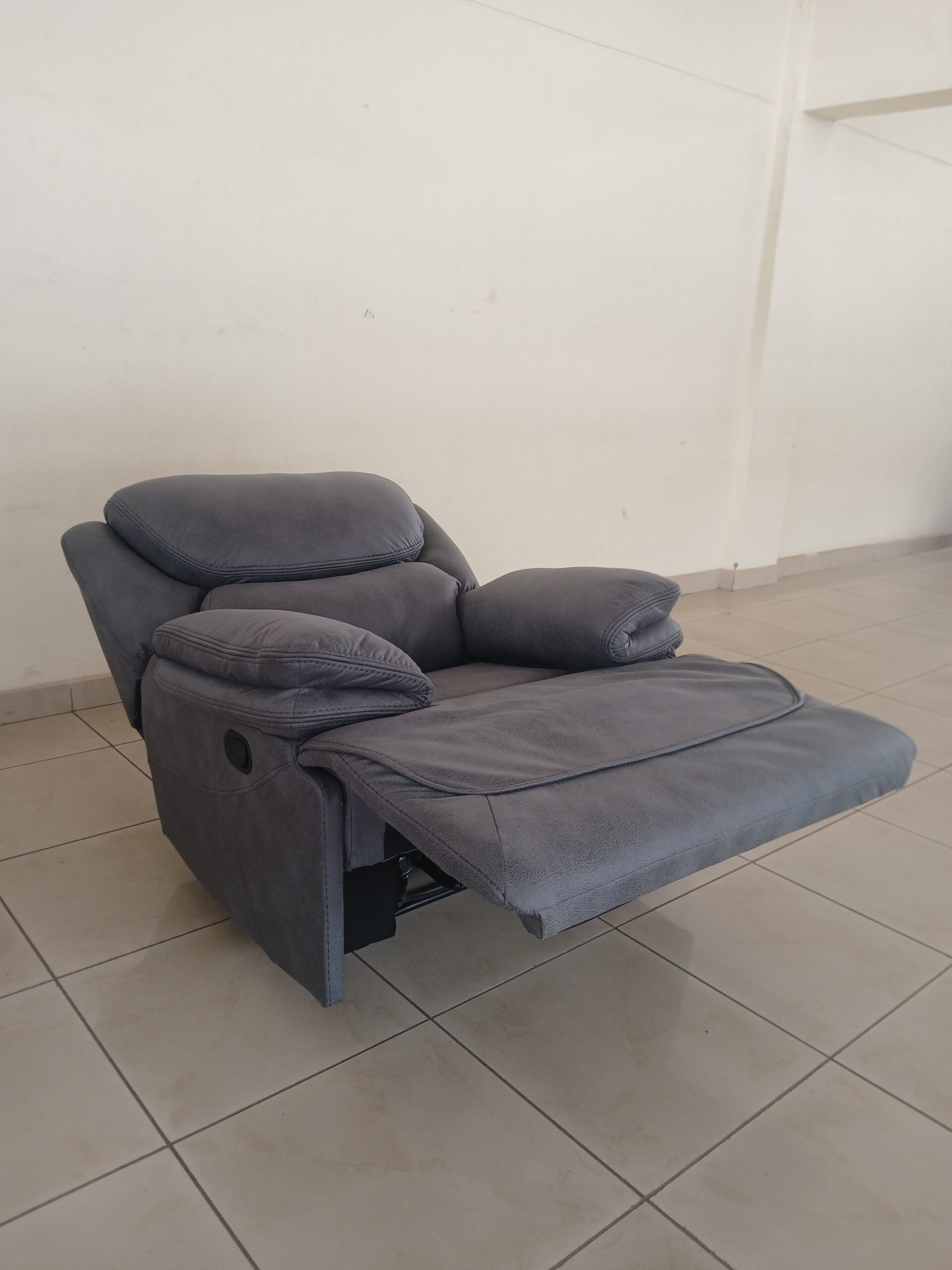 Grey One-Seater King-Size Recliner Sofa. - Image 3